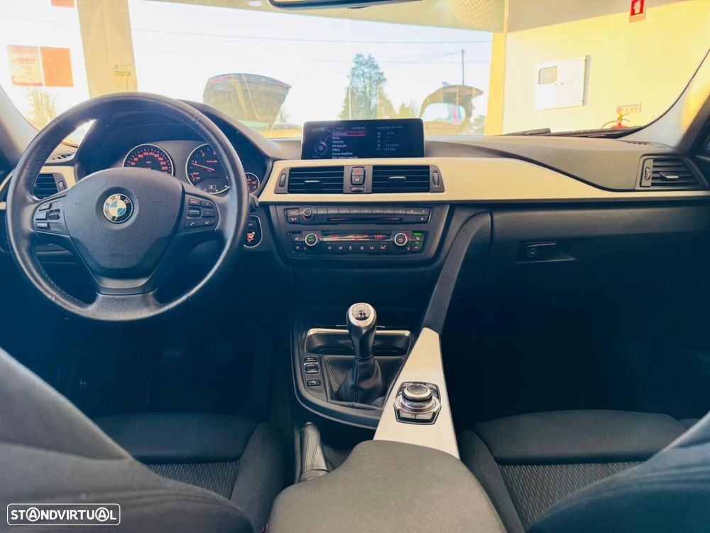 BMW 320 d Sport Line - 38