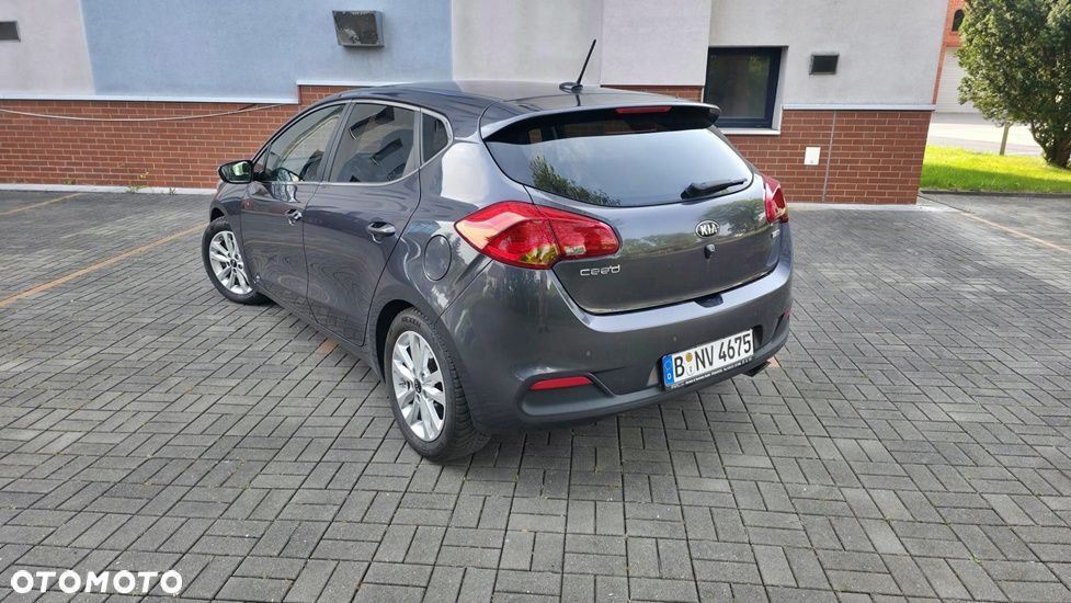 Kia Ceed 1.6 CRDi 136 ISG Spirit - 10