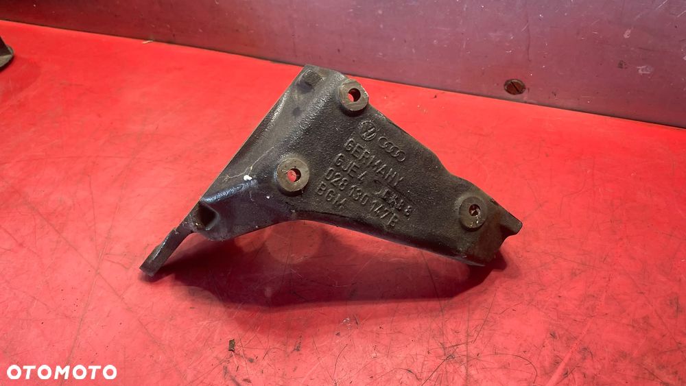 Audi A4 B5 Uchwyt/ Mocowanie pompy paliwa 028130147B - 1