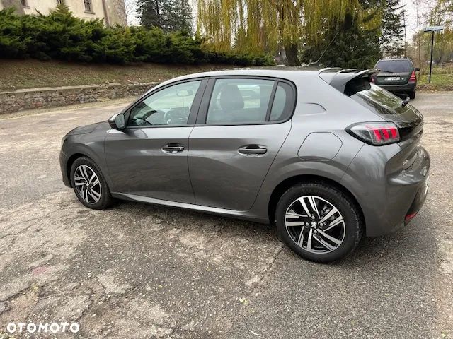 Peugeot 208 - 8
