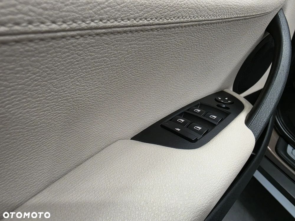 BMW X1 xDrive18d xLine - 23