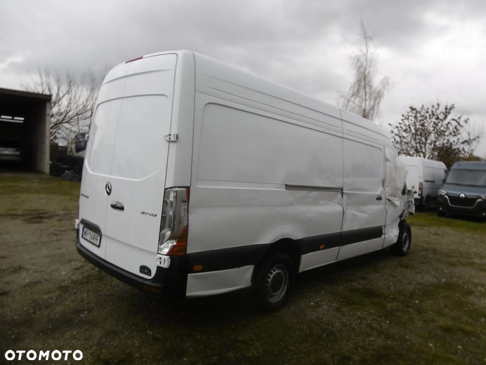 Mercedes-Benz Sprinter - 4