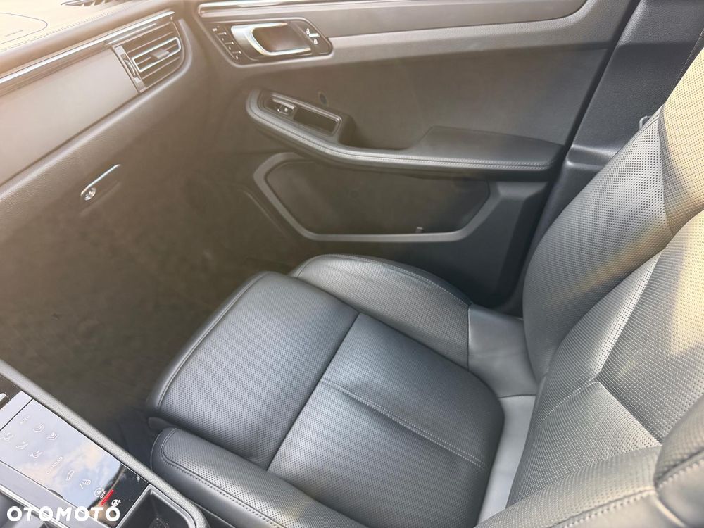 Porsche Macan T - 30