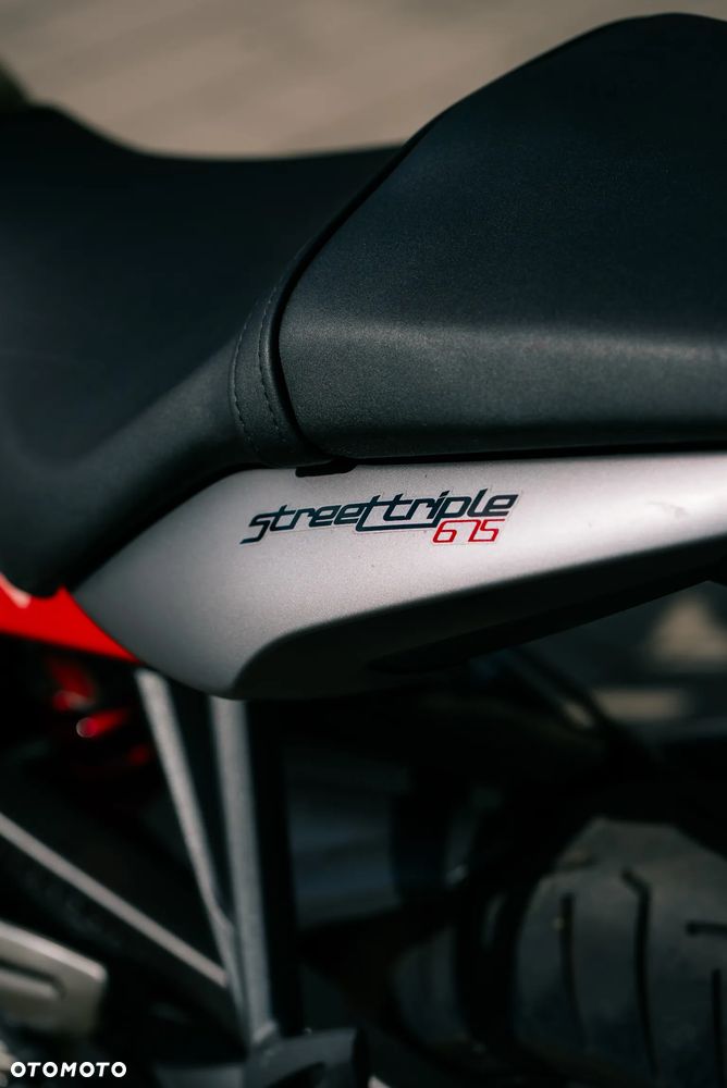 Triumph Street Triple - 16