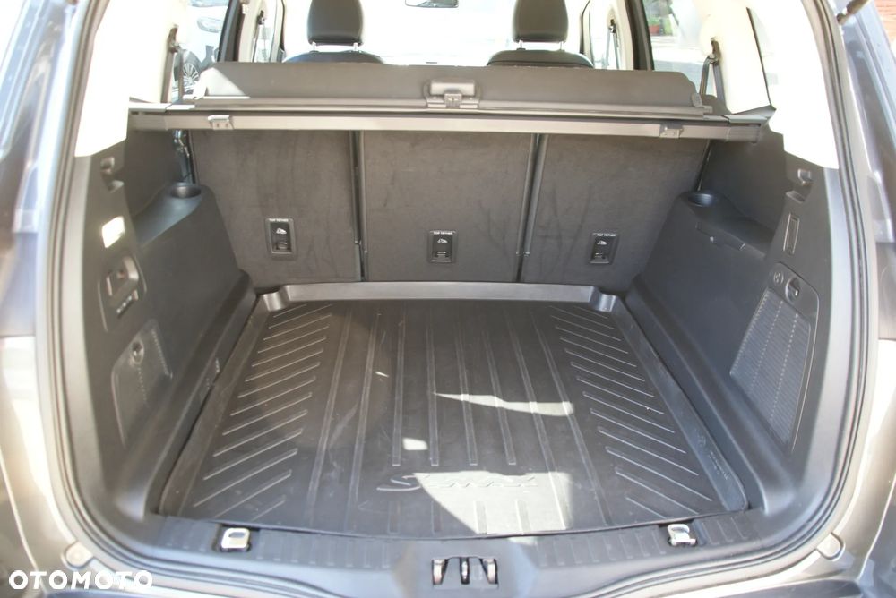 Ford S-Max - 16