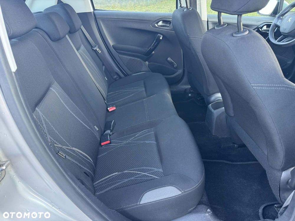 Peugeot 208 1.2 PureTech Allure - 6