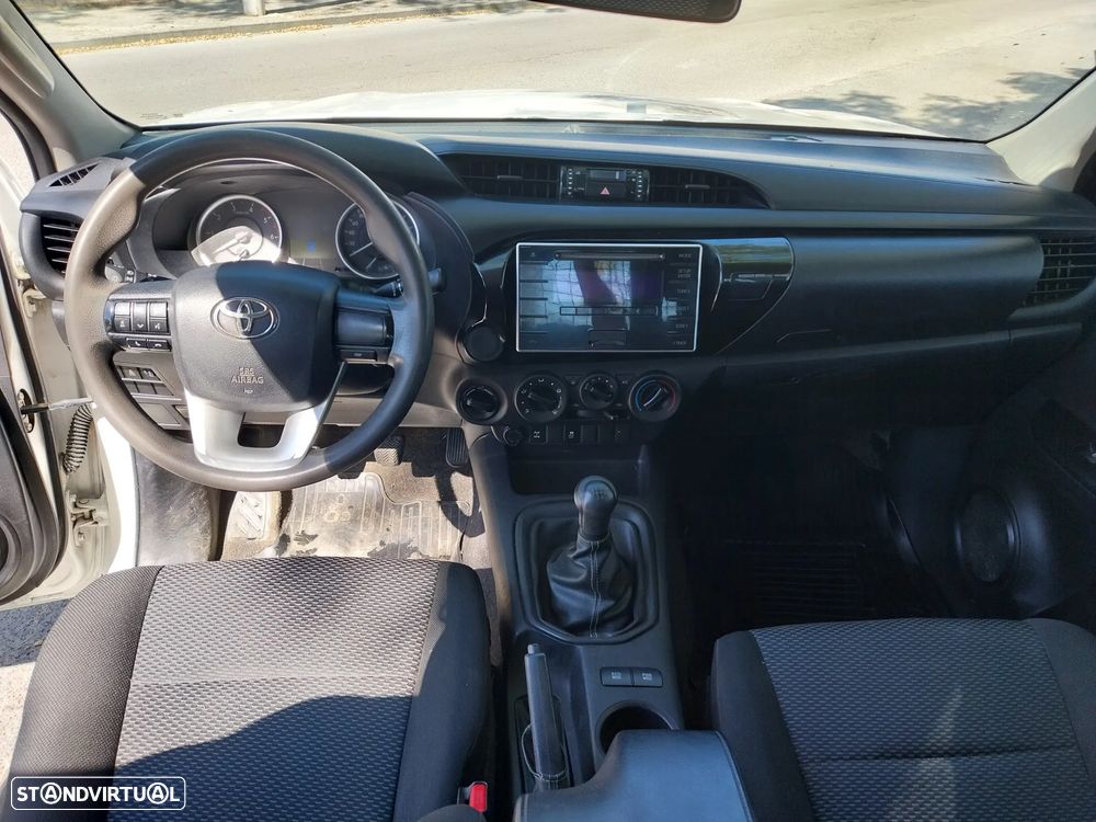 Toyota Hilux 2.4 D-4D 4WD CD CM - 8