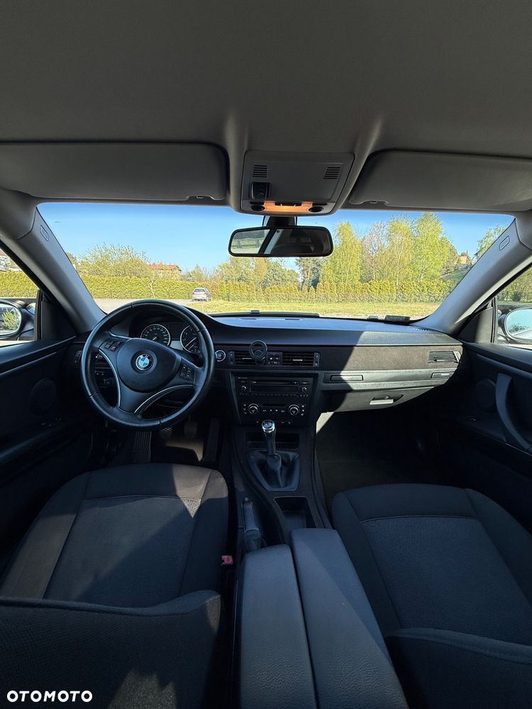 BMW Seria 3 320i - 11