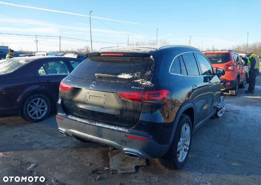 Mercedes-Benz GLA 250 4Matic 7G-DCT Urban - 14