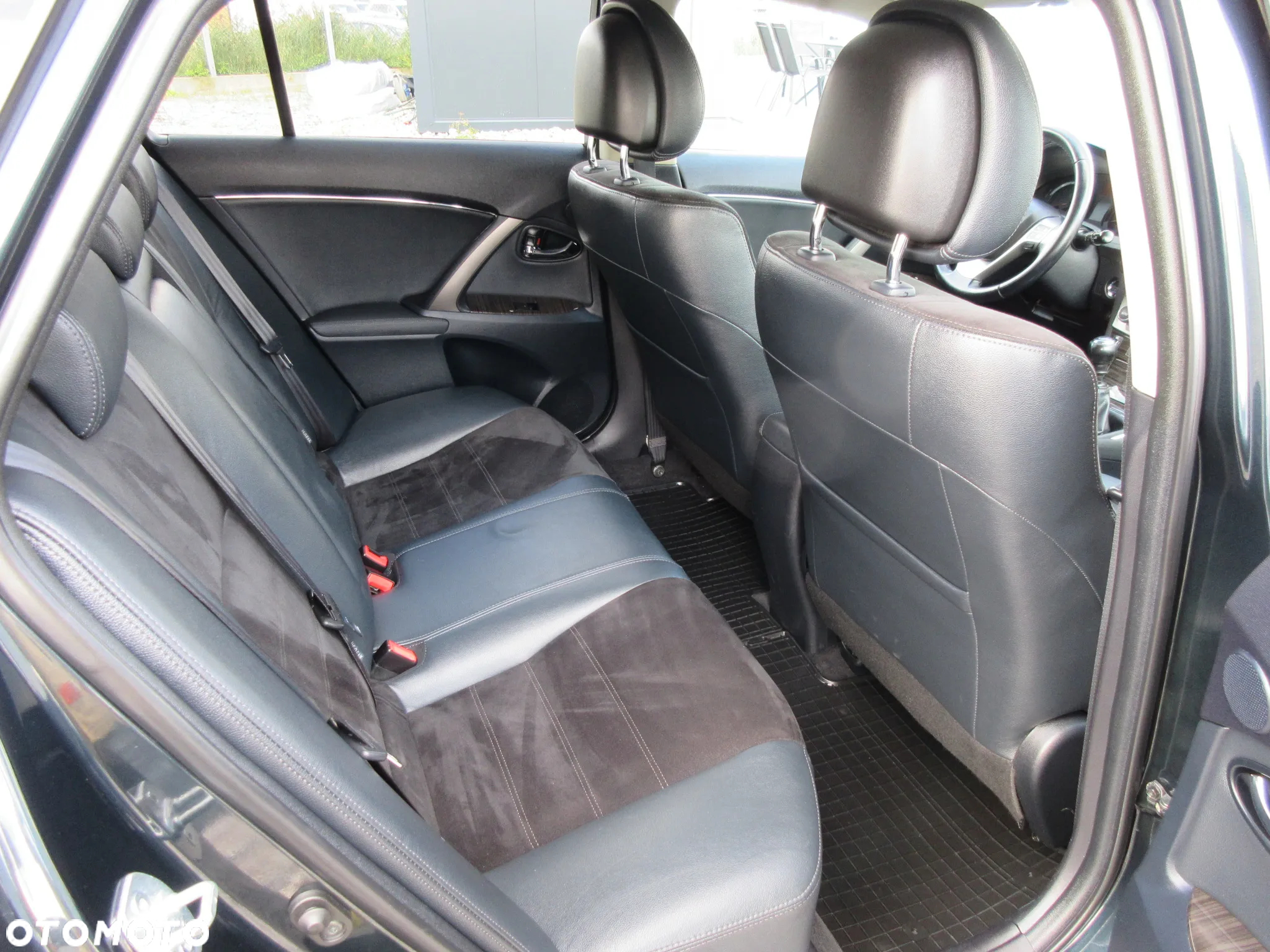 Toyota Avensis Combi 2.0 D-4D Executive - 13