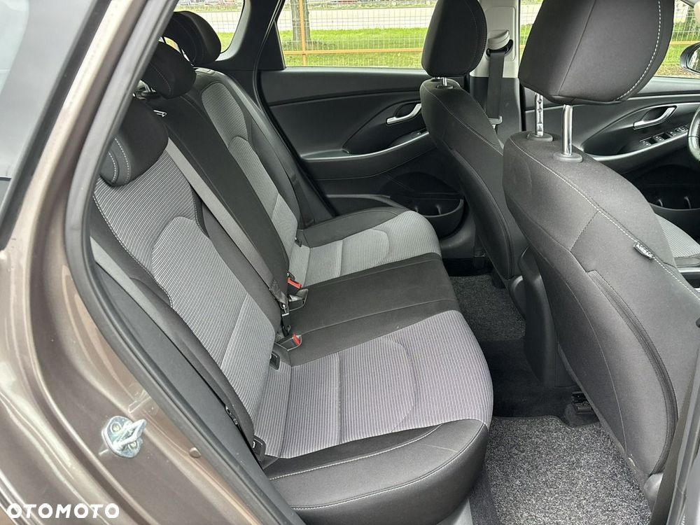 Hyundai i30 1.5 DPI Classic + - 17