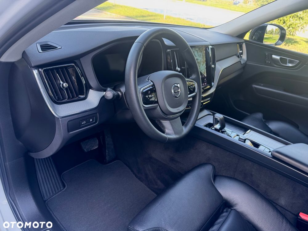 Volvo XC 60 T6 AWD Recharge Geartronic RDesign Expression - 11