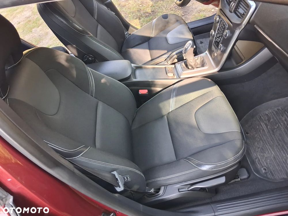 Volvo V40 D2 Momentum - 25