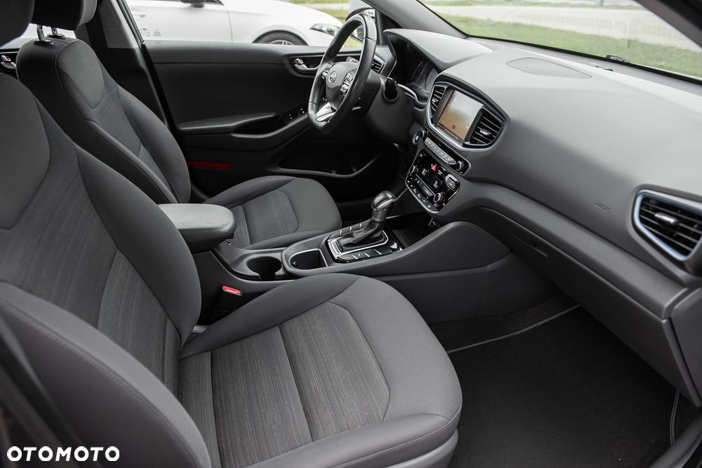 Hyundai IONIQ - 31