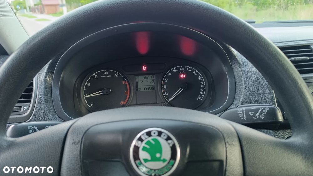 Skoda Fabia 1.2 HTP Ambiente - 16