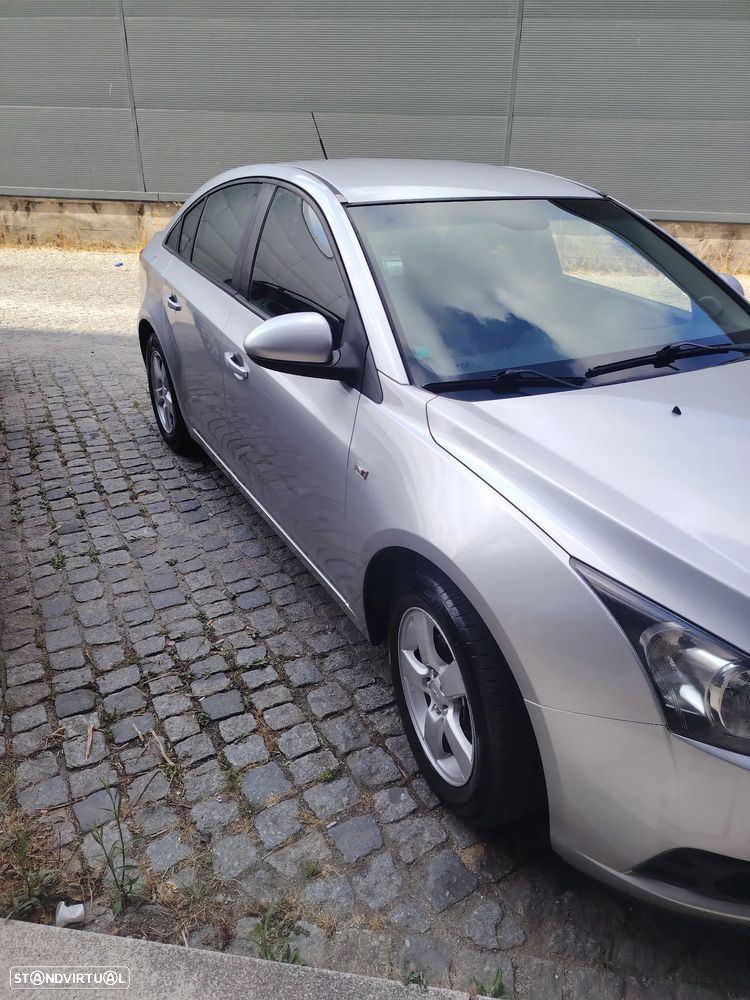 Chevrolet Cruze 1.6 LS - 3
