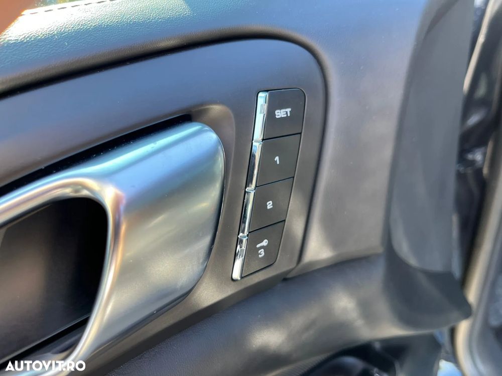 Porsche Cayenne - 18