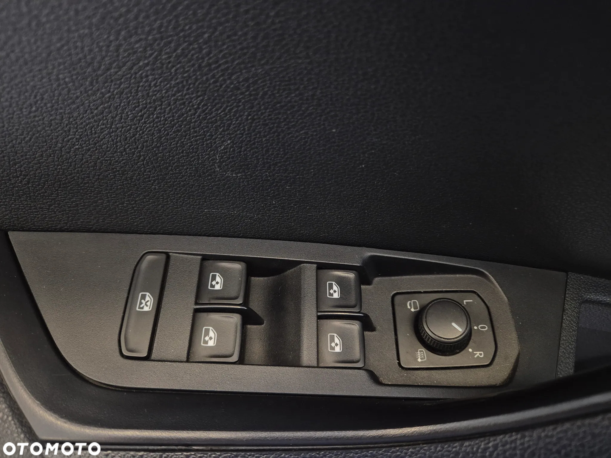 Skoda Karoq 1.5 TSI ACT 4x2 Ambition DSG - 27