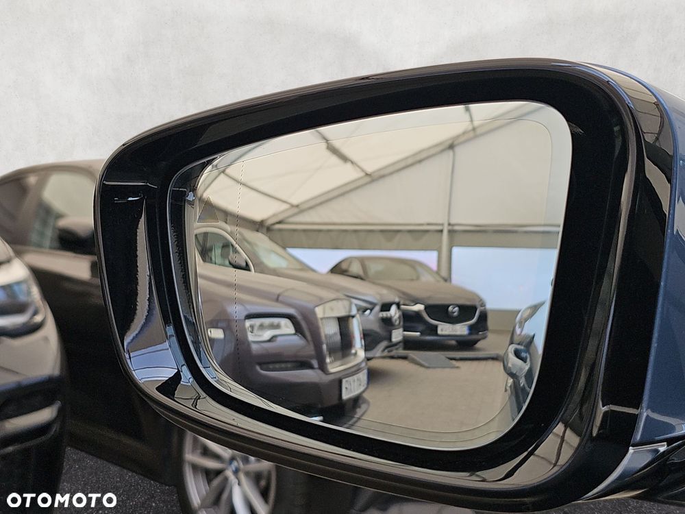 BMW Seria 8 - 26