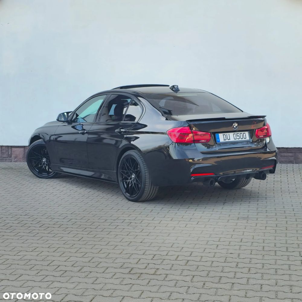 BMW Seria 3 330i xDrive M Sport - 17
