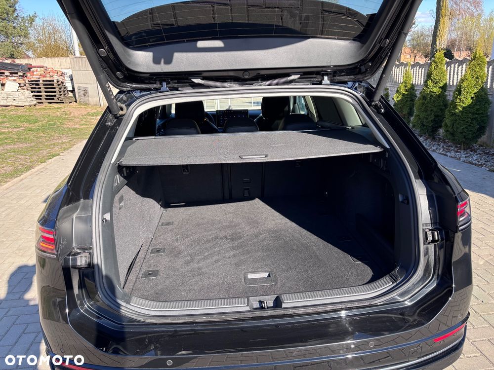 Volkswagen Passat Variant 2.0 TDI SCR 4Motion DSG Elegance - 14