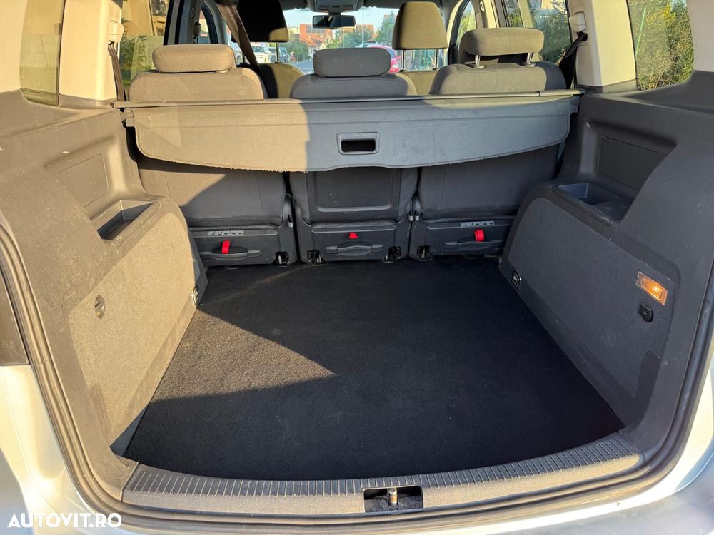 Volkswagen Touran - 22