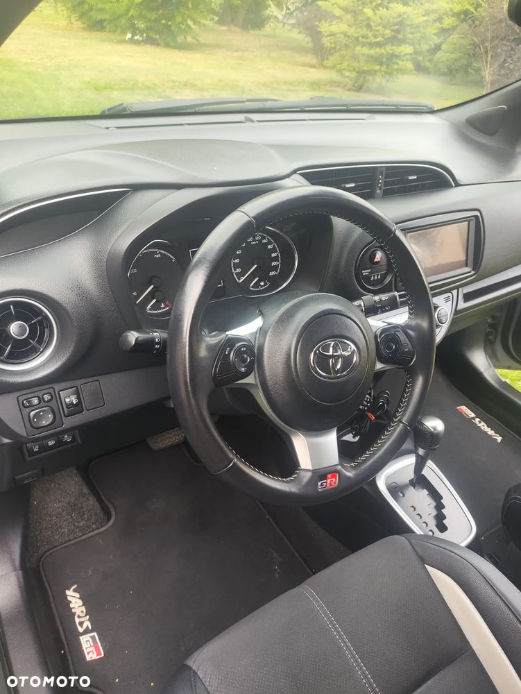 Toyota Yaris 1.5 VVT-i GR Sport - 24