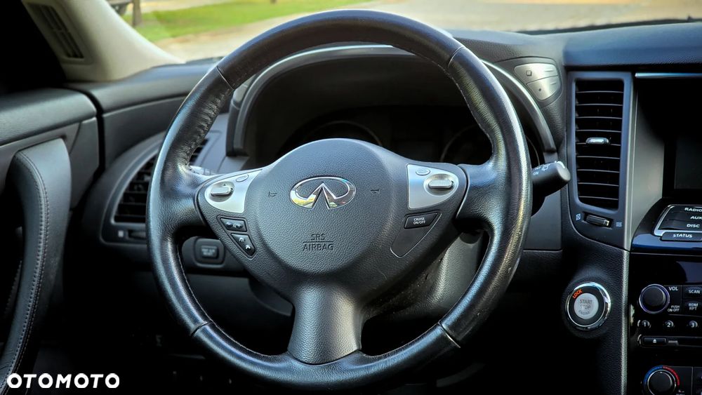 Infiniti QX70 3.7 GT - 22
