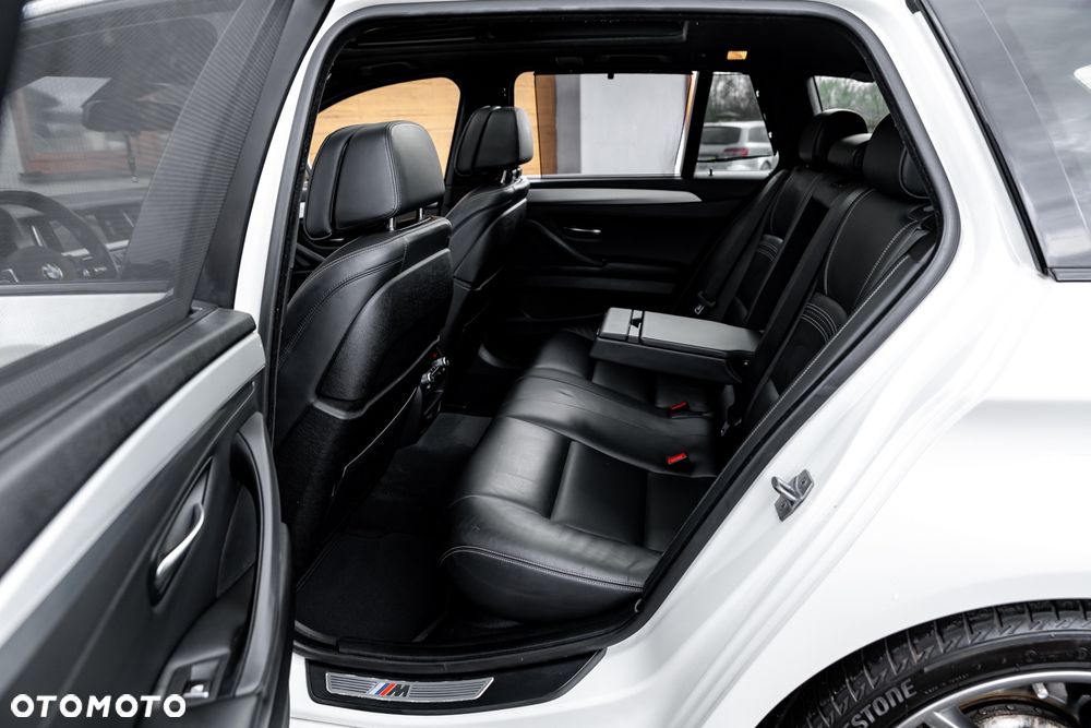 BMW Seria 5 M550d xDrive - 16