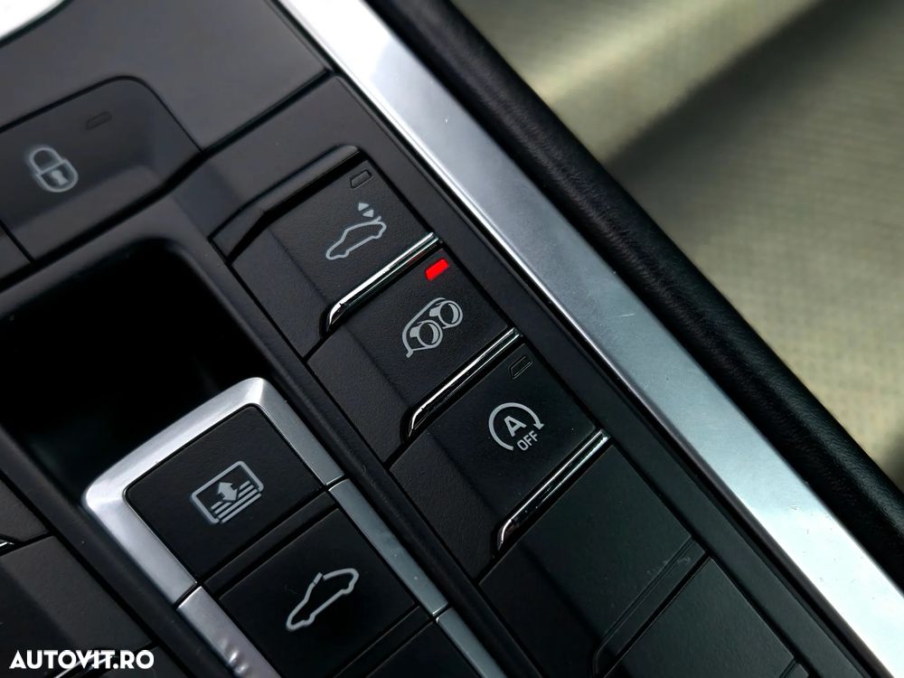 Porsche 911 Carrera 4 PDK - 10