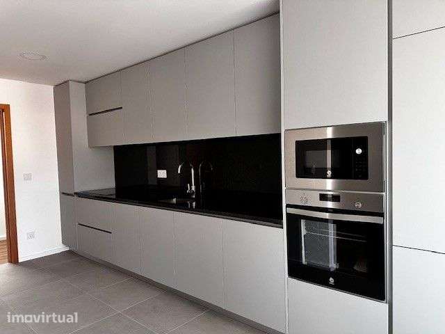 T2 moderno com garagem, varanda e ar condicionado - Grande imagem: 4/15