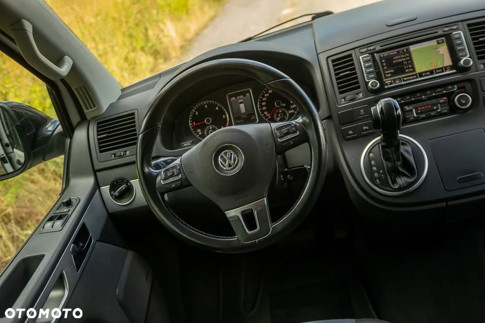 Volkswagen Multivan - 32