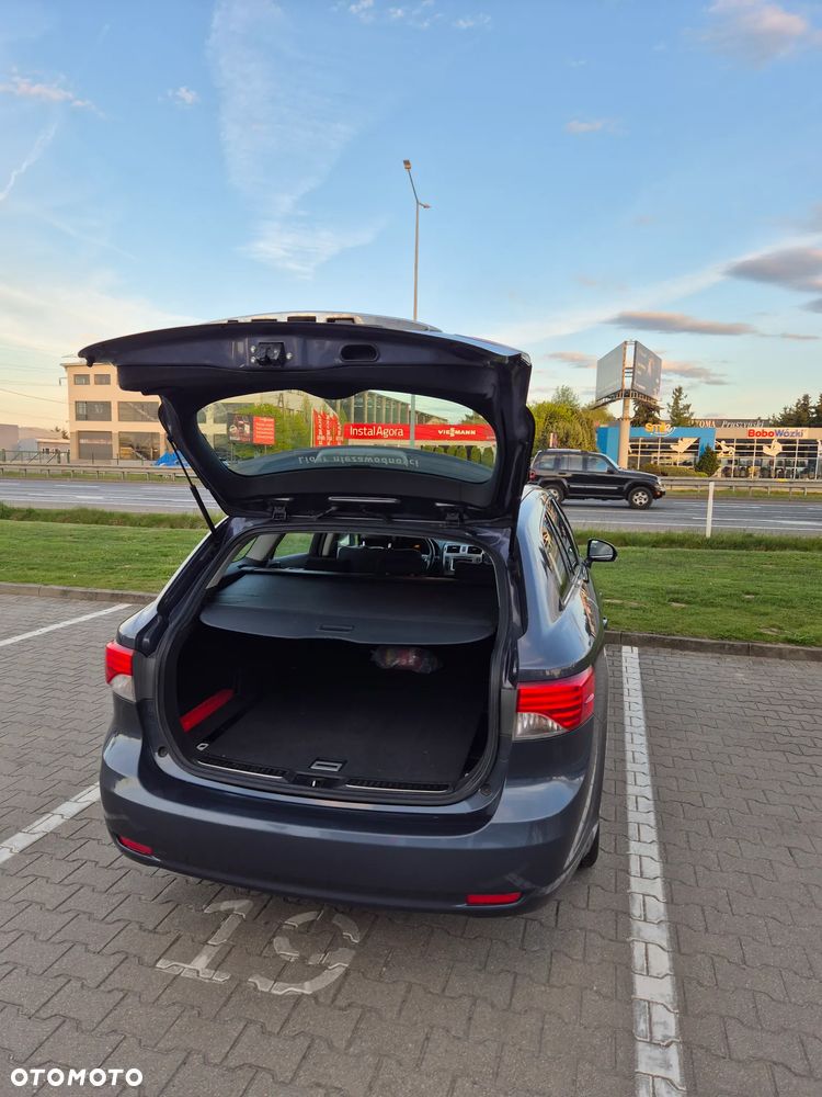 Toyota Avensis 2.0 D-4D Active - 10