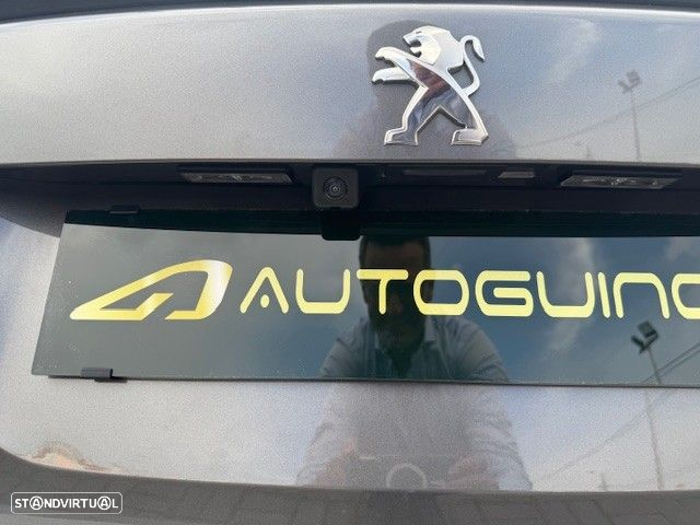 Peugeot 2008 1.2 PureTech GT - 31