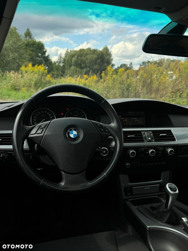 BMW Seria 5 525d xDrive - 27