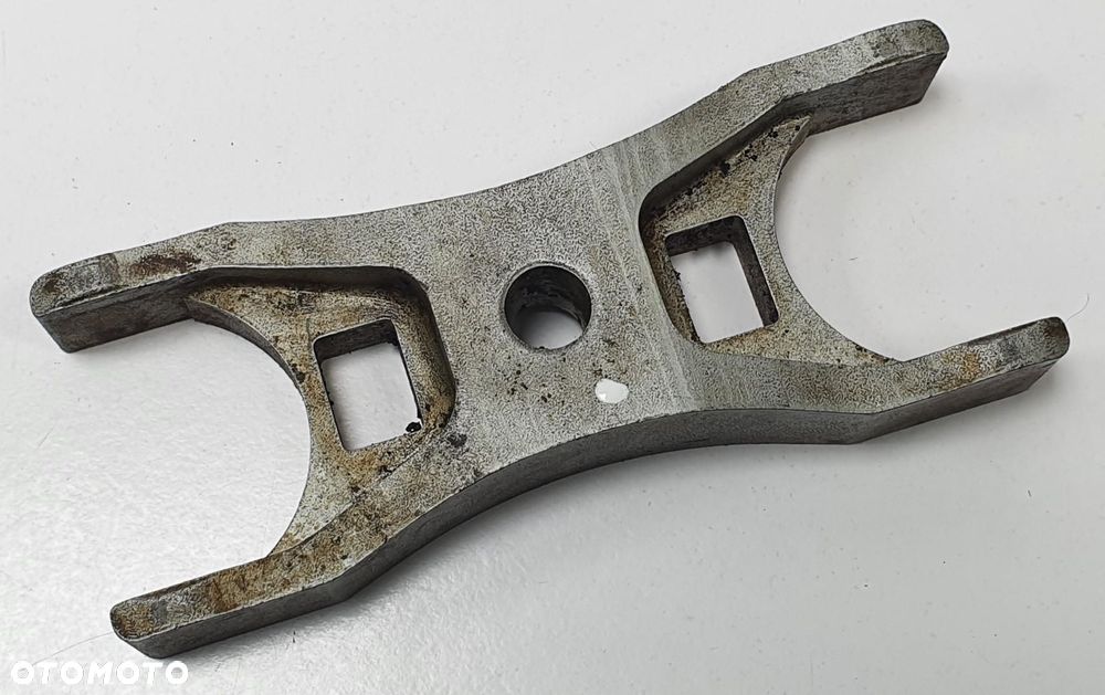 ŁAPKA MOCOWANIE WTRYSKU VW NEW BEETLE II 04L216EHH - 1