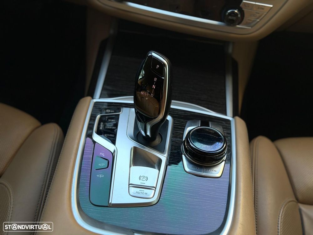 BMW 750 d xDrive Pack M - 44