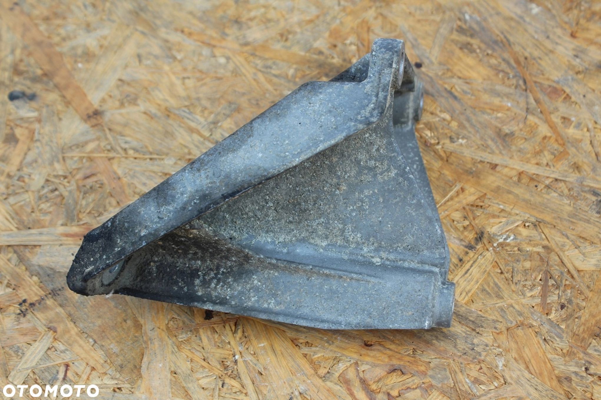 Łapa silnika mocowanie AUDI A6 C5 S6 RS6 4.2 V8 4B3199307D - 1