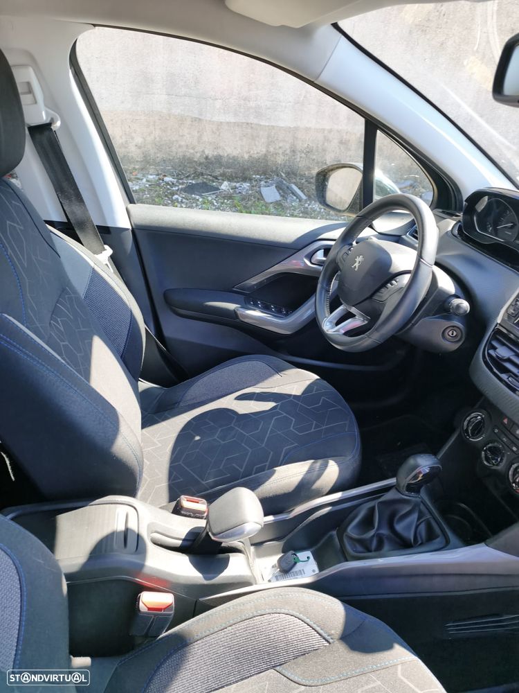 Peugeot 2008 1.2 PureTech Style - 14