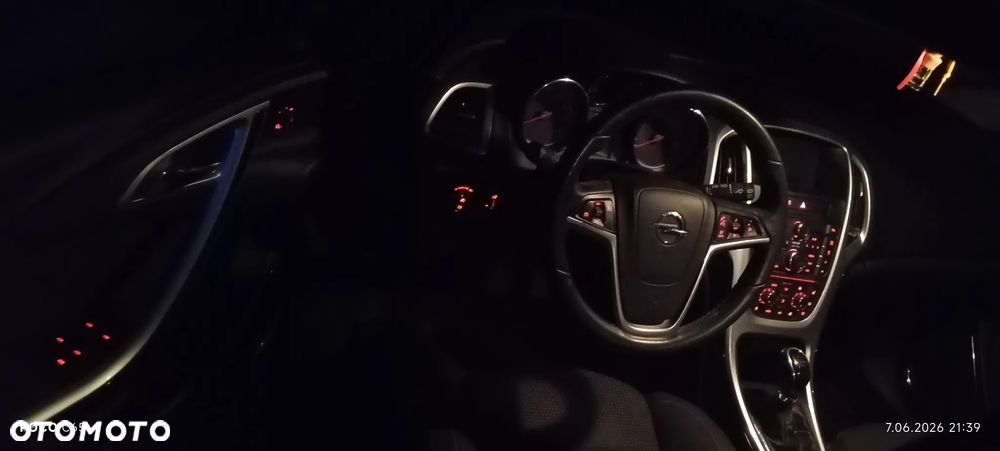 Opel Astra 1.4 Turbo Cosmo - 24