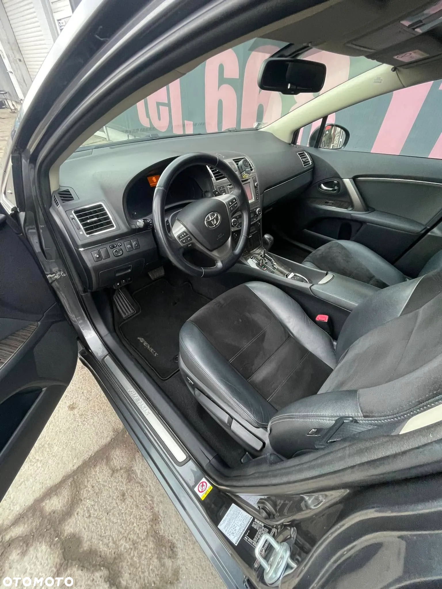 Toyota Avensis 2.2 D-4D Prestige NAVI - 4