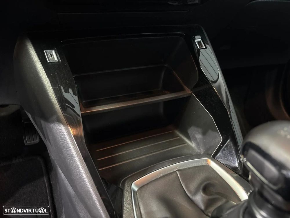 Peugeot 2008 1.2 PureTech Active - 17