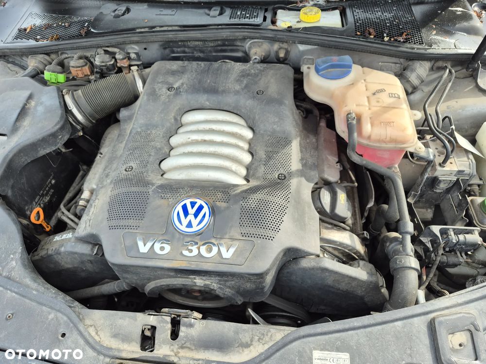 Volkswagen Passat 2.8 V6 4Mot Comfortline - 9