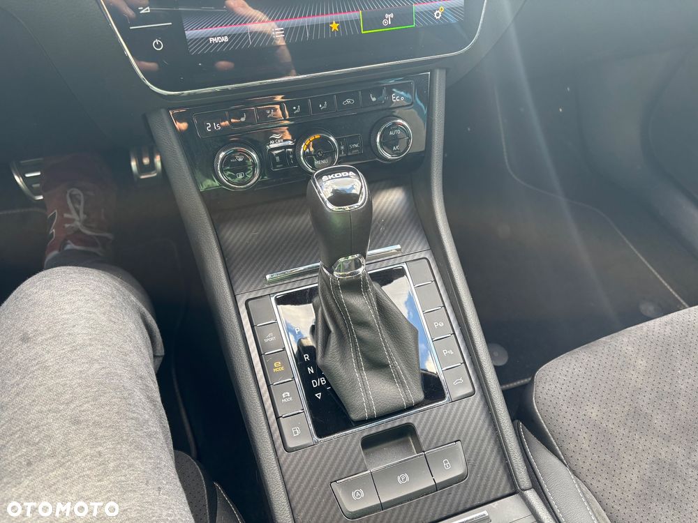 Skoda Superb ver-1-4-tsi-iv-dsg-sportline - 9