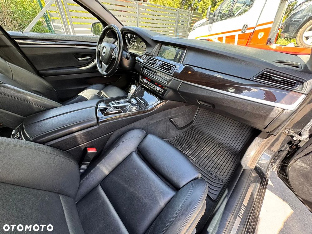 BMW Seria 5 525d xDrive Luxury Line - 12