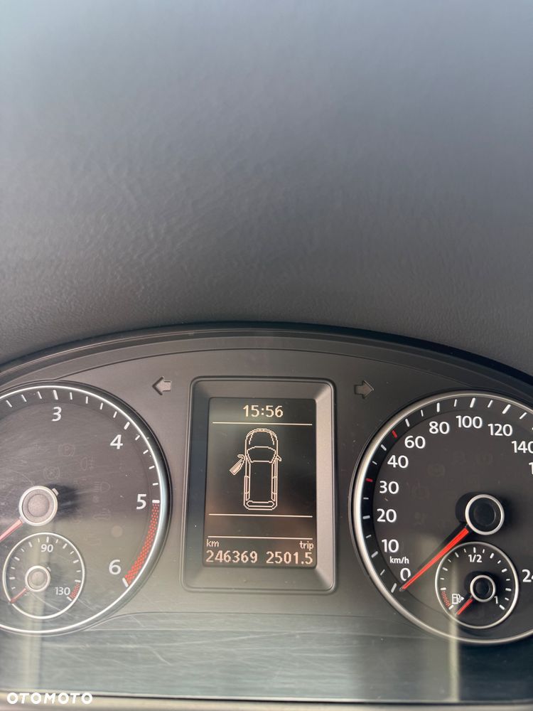 Volkswagen Touran 2.0 TDI DPF BlueMotion Technology MATCH - 18