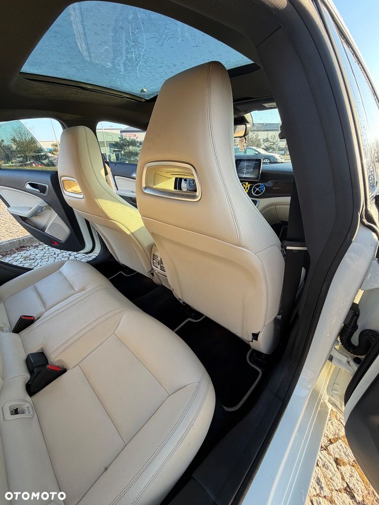 Mercedes-Benz CLA 250 7G-DCT - 14
