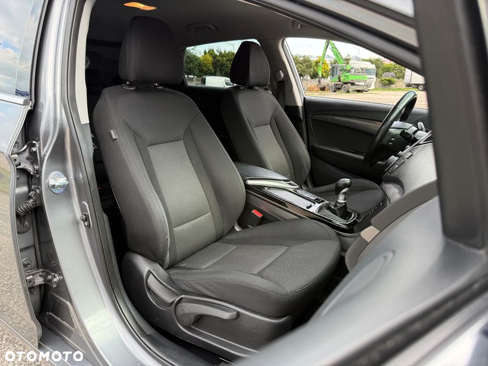 Hyundai i40 Kombi blue 1.6 Family+ - 32