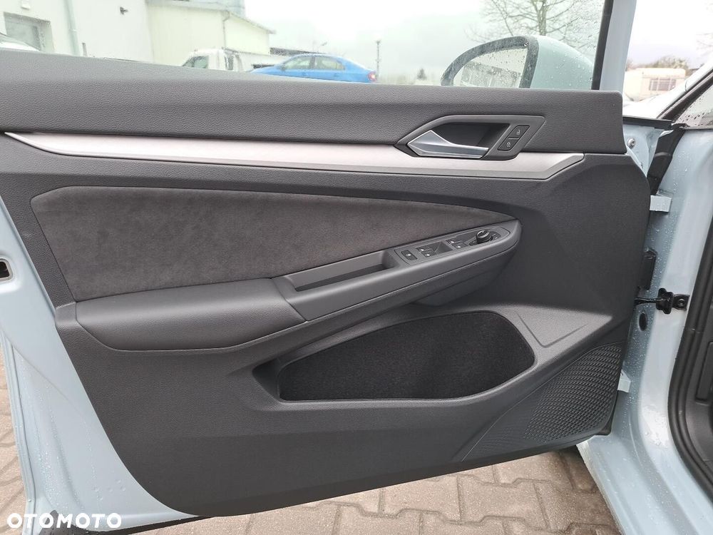 Volkswagen Golf - 10