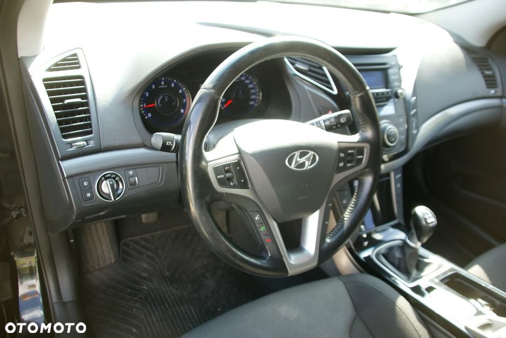 Hyundai i40 Kombi blue 1.6 Classic - 16